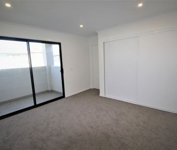 MODERN 3 BEDROOM TOWNHOUSE WITH DOUBLE GARAGE - Photo 1