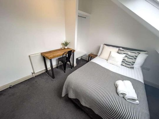 Romer Road, L6 - Photo 1