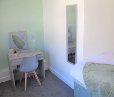 Luxury Shared House for Professionals Room 4 - Photo 4