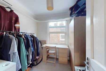 4 bedroom flat to rent - Photo 5