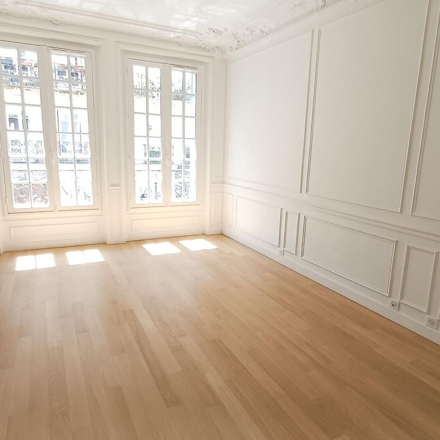 location Appartement T5 DE 102m² À PARIS 16 - Photo 1