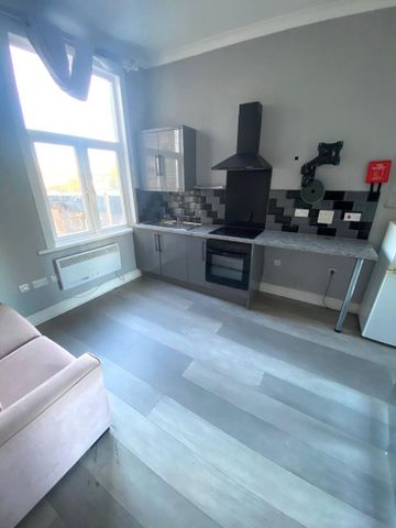 1 bedroom in a house share to rent - Photo 2