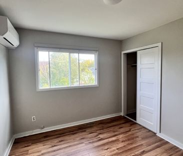 82B Thornhill Drive – SPACIOUS NEWLY RENOVATED 3 BR DUPLEX AVAILABLE NOW! - Photo 4