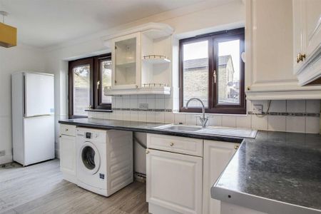 3 bedroom semi-detached house to rent - Photo 2