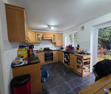 3 bedroom semi-detached house to rent - Photo 6