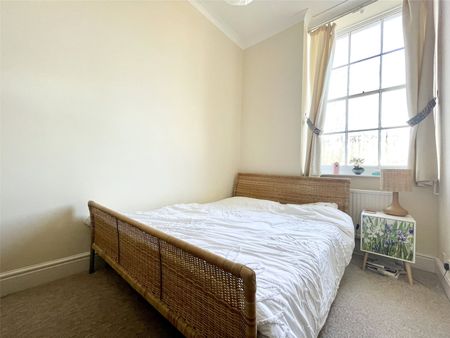 1 Bedroom - Photo 2
