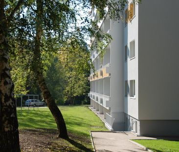 Jetzt kann`s losgehen - Möblierte 2-Raum-Wohnung mit Balkon - Foto 1