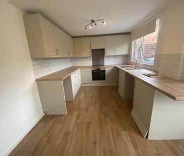 3 bedroom semi-detached house to rent - Photo 3