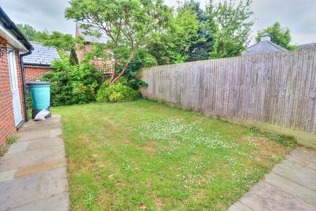 4 bedroom semi detached house to rent - Photo 2