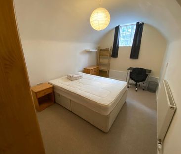 3 bedroom flat to rent - Photo 1