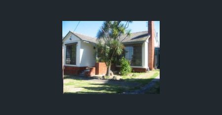 CLOSE TO EVERYTHING - Photo 4