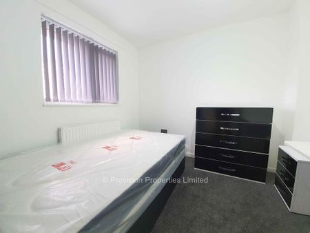 4 bedroom townhouse to rent - Photo 3