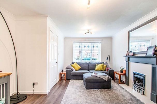 3 bedroom semi-detached house to rent - Photo 1