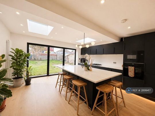 3 bedroom semi-detached house to rent - Photo 1