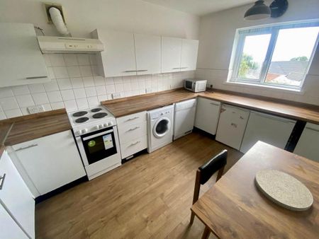 3 bedroom flat to rent - Photo 2