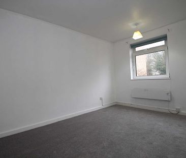 2 bed Flat for rent - Photo 5