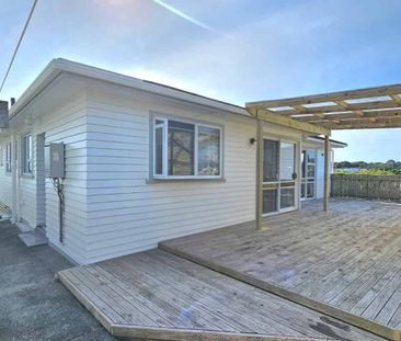 Spotswood - 4 Bedrooms - Photo 2