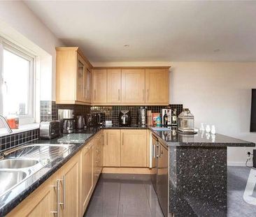 Alderney Gardens, Wickford, Essex, SS11 - Photo 6