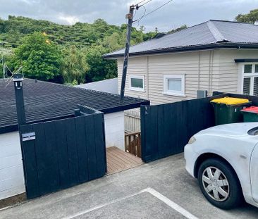 Private 1-Bedroom 1-Office Kingsland Duplex Unit - Photo 6