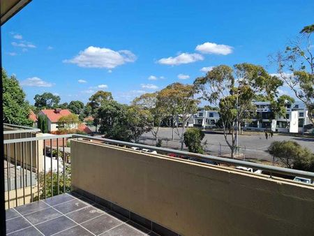 16/2 Greenfield Drive, Clayton VIC 3168 - Photo 3