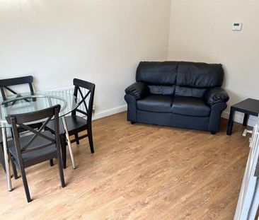 4 bedroom end of terrace house to rent - Photo 3