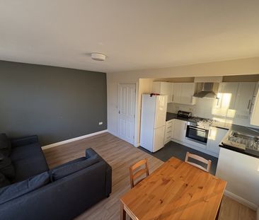 2 bed Apartment - To Let - Photo 5