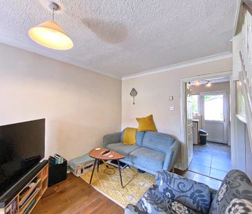 Wild Herons, Hook, RG27 - Photo 1