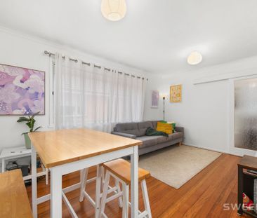 Neat two bedroom unit in prime location - Photo 2