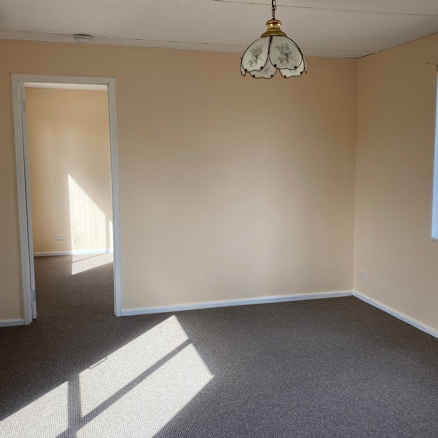 3 x 1 House with 1 x 1 Granny Flat 6 Month lease only - Photo 1