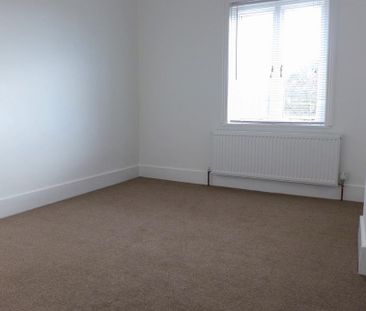 2 bedroom semi-detached house to rent - Photo 3