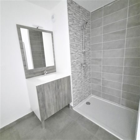 Location Appartement 2 pièces 40m² NIMES 30000 - Photo 5