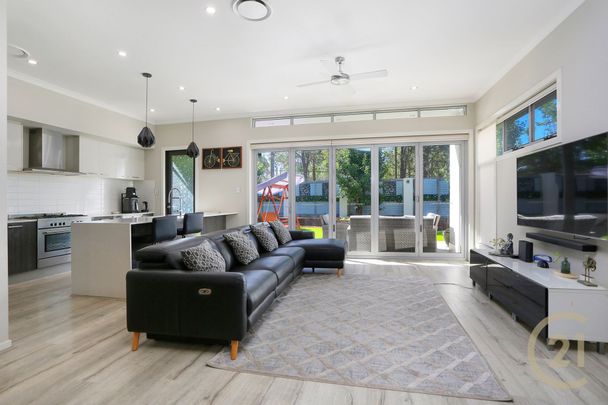 Spacious Modern Home -Walk to Metro & Rouse Hill Town Centre !! - Photo 1
