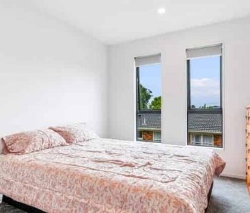 2 minutes walk to Sturges Rd train station - Photo 3