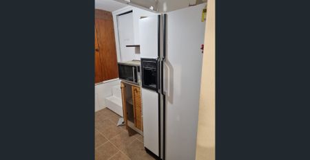 2 Studio Room /Bachelor Pad $250 - $300 per week - Photo 4