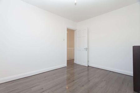 Recently refurbished, four bedroom terraced house in a great location. - Photo 2