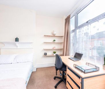 6 bedroom terraced house to rent - Photo 2