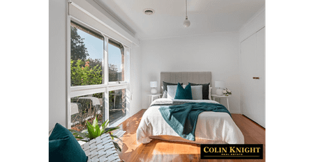 Light-Filled Single-Level Living in a Quiet Kew East Setting - Photo 2