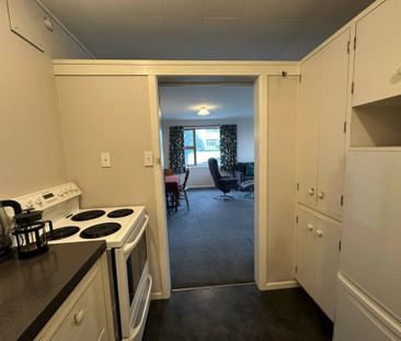 Fully furnished and a fantastic location! - Photo 1