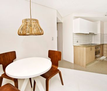 LARGE L-SHAPED, FULLY FURNISHED STUDIO APARTMENT! - Photo 1