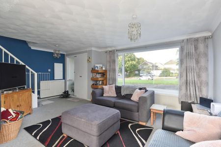 3 bedroom semi-detached house to rent - Photo 3