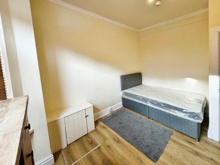 4 bedroom terraced house to rent - Photo 3