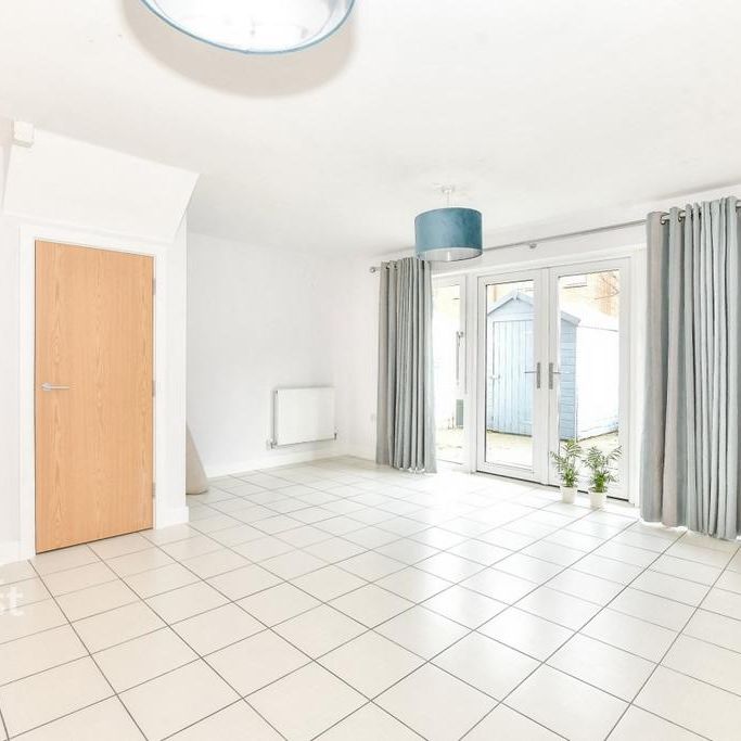 4 bedroom terraced house to rent - Photo 1