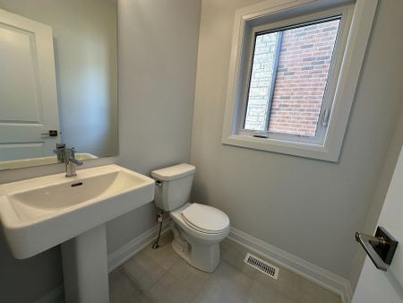 For Lease - 6 La Reine Avenue, Richmond Hill, Ontario - Photo 4