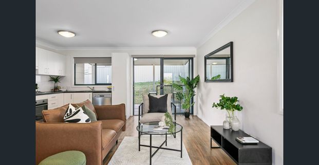 Low-maintenance, high quality! - Photo 1