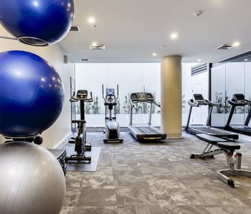 Modern 2-Bedroom Apartment with Parking in the Heart of Zetland - Photo 3