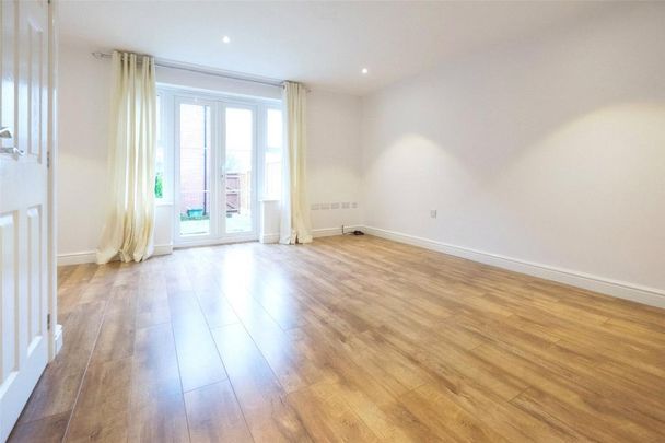 3 bedroom end of terrace house to rent - Photo 1