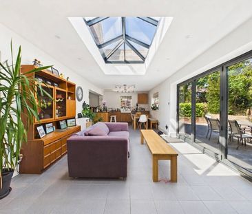 5 bedroom House in Fernhill Cottages, Wokingham - Photo 4