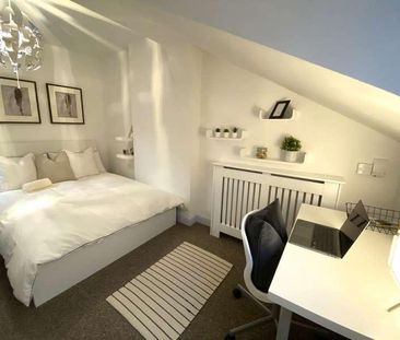 Portland St // Bed Apt // Aug, LN5 - Photo 3