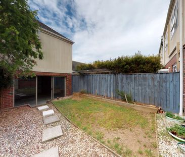 Large Tri Level Townhouse In A Great Location - Photo 6