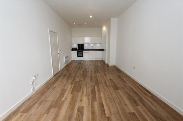 Tate House, Leeds City Centre, LS2 7QW - Photo 1